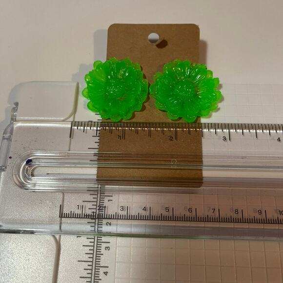 Handmade epoxy resin large flower earrings - neon green - Picture 2 of 3